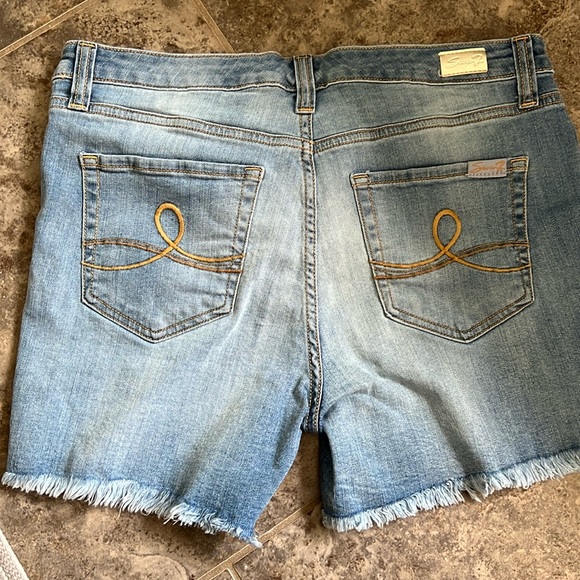 Seven7 Weekend Shorts - Picture 4 of 4